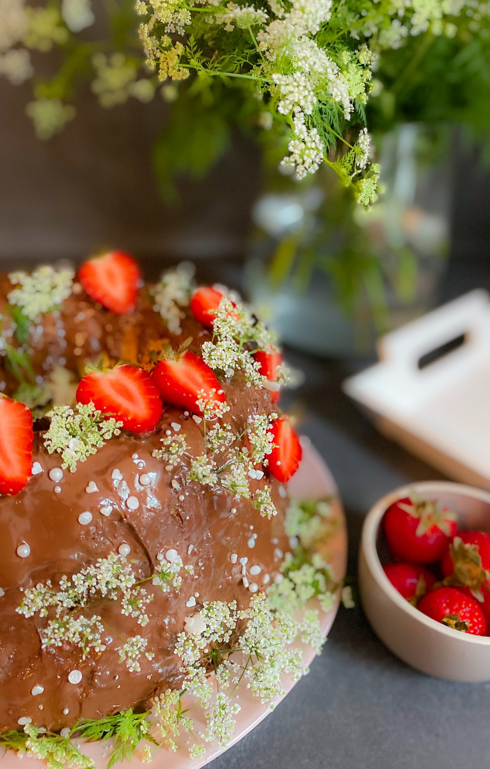 Kokos Gugelhupf mit Strawberry-Cheesecake Kern