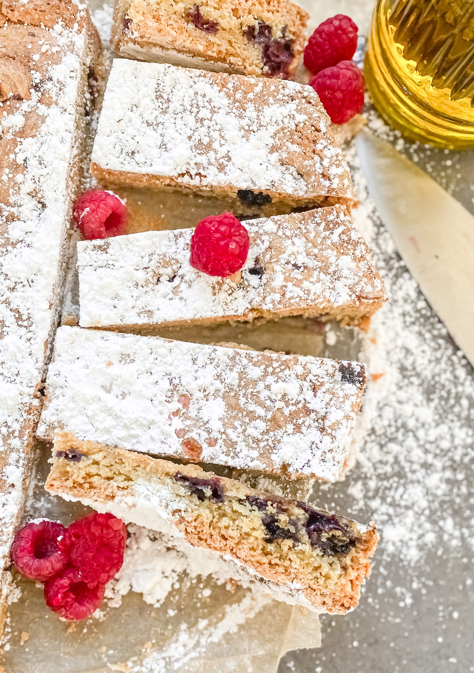 Olivenöl-Beeren Kuchen